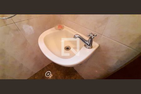 Casa à venda com 296m², 3 quartos e 6 vagasBanheiro 