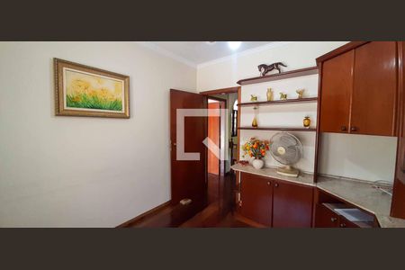 Casa à venda com 296m², 3 quartos e 6 vagasQuarto