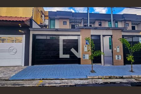 Casa à venda com 84m², 3 quartos e 2 vagas Casa à venda com 84m², 3 quartos e 2 vagasFachada