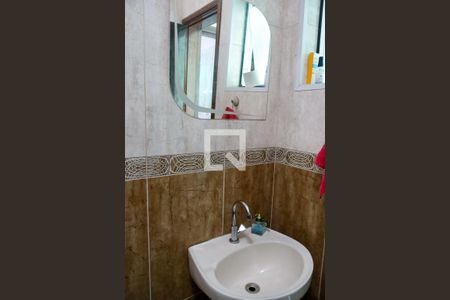 Casa à venda com 200m², 3 quartos e 2 vagas Casa à venda com 200m², 3 quartos e 2 vagasBanheiro