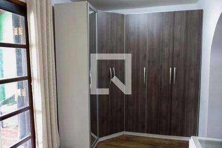 Casa à venda com 200m², 3 quartos e 2 vagas Casa à venda com 200m², 3 quartos e 2 vagasCloset do quarto 2