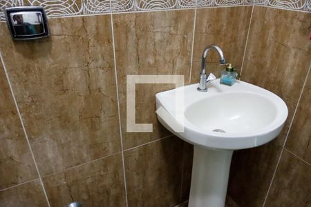 Casa à venda com 200m², 3 quartos e 2 vagas Casa à venda com 200m², 3 quartos e 2 vagasBanheiro