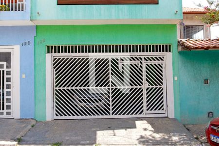 Casa à venda com 200m², 3 quartos e 2 vagas Casa à venda com 200m², 3 quartos e 2 vagasFachada