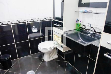 Casa à venda com 200m², 3 quartos e 2 vagas Casa à venda com 200m², 3 quartos e 2 vagasBanheiro