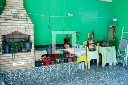 Casa à venda com 200m², 3 quartos e 2 vagas Casa à venda com 200m², 3 quartos e 2 vagasQuintal