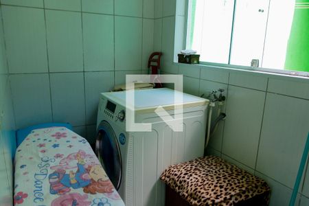 Casa à venda com 200m², 3 quartos e 2 vagas Casa à venda com 200m², 3 quartos e 2 vagasLavanderia