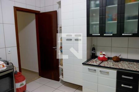 Casa à venda com 200m², 3 quartos e 2 vagas Casa à venda com 200m², 3 quartos e 2 vagasCozinha