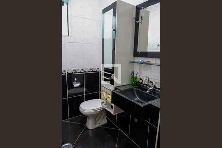 Casa à venda com 200m², 3 quartos e 2 vagas Casa à venda com 200m², 3 quartos e 2 vagasBanheiro