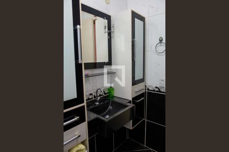 Casa à venda com 200m², 3 quartos e 2 vagas Casa à venda com 200m², 3 quartos e 2 vagasBanheiro