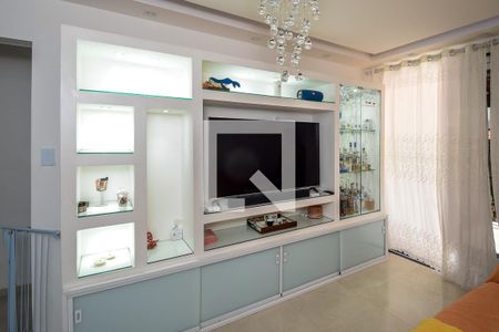 Casa para alugar com 130m², 2 quartos e 1 vaga Casa para alugar com 130m², 2 quartos e 1 vagaSala - Estante