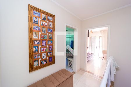 Casa à venda com 175m², 4 quartos e 2 vagas Casa à venda com 175m², 4 quartos e 2 vagasCorredor