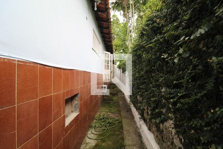 Casa de condomínio para alugar com 684m², 3 quartos e 3 vagasFundos 