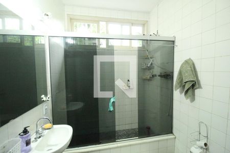 Casa de condomínio para alugar com 684m², 3 quartos e 3 vagasBanheiro 1