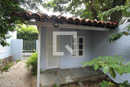 Casa de condomínio para alugar com 684m², 3 quartos e 3 vagasLateral 2 - Edícula/despensa
