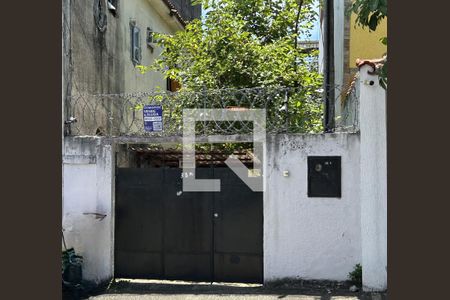 Casa para alugar com 178m², 2 quartos e 3 vagasFachada + plaquinha
