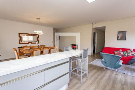 Casa à venda com 400m², 6 quartos e 1 vaga Casa à venda com 400m², 6 quartos e 1 vagaCozinha