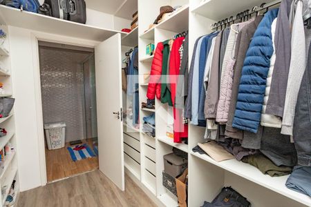 Casa à venda com 400m², 6 quartos e 1 vaga Casa à venda com 400m², 6 quartos e 1 vagaCloset da suíte