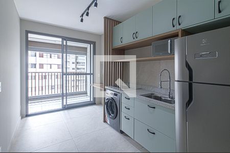 Sala/Cozinha e área de serviço de apartamento para alugar com 1 quarto, 32m² em Vila Gumercindo, São Paulo