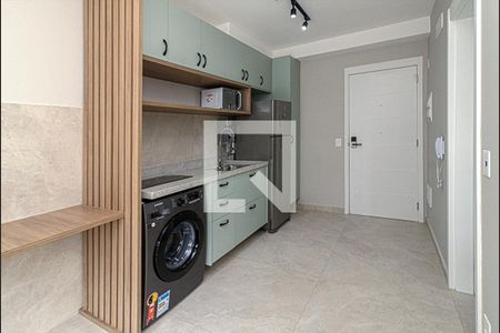 Sala/Cozinha e área de serviço de apartamento para alugar com 1 quarto, 32m² em Vila Gumercindo, São Paulo