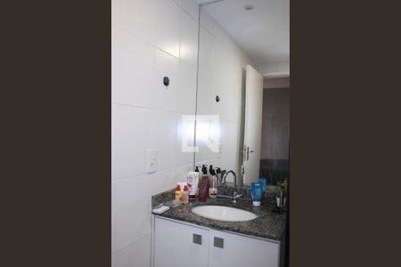 Apartamento à venda com 77m², 3 quartos e 2 vagasBanheiro da Suíte