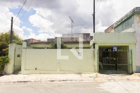 Casa à venda com 400m², 4 quartos e 1 vaga Casa à venda com 400m², 4 quartos e 1 vagaFachada do imóvel - Placa instalada no portão
