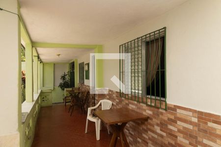 Casa à venda com 400m², 4 quartos e 1 vaga Casa à venda com 400m², 4 quartos e 1 vagaVaranda