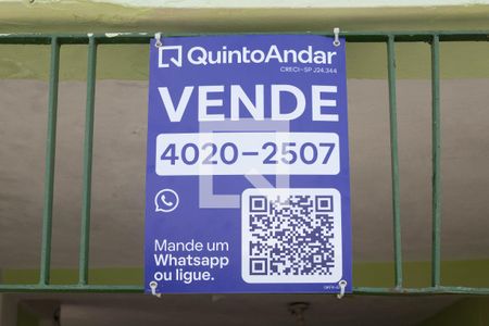 Casa à venda com 400m², 4 quartos e 1 vaga Casa à venda com 400m², 4 quartos e 1 vagaPlaca instalada no portão do imóvel