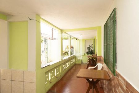 Casa à venda com 400m², 4 quartos e 1 vaga Casa à venda com 400m², 4 quartos e 1 vagaVaranda