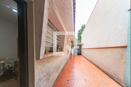 Casa à venda com 250m², 2 quartos e 5 vagas Casa à venda com 250m², 2 quartos e 5 vagasQuintal e garagem