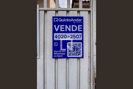 Casa à venda com 250m², 2 quartos e 5 vagas Casa à venda com 250m², 2 quartos e 5 vagasPlaca instalada na Fachada