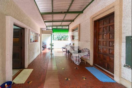 Casa à venda com 250m², 2 quartos e 5 vagas Casa à venda com 250m², 2 quartos e 5 vagasQuintal