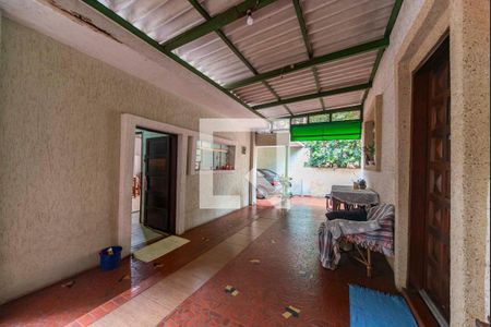 Casa à venda com 250m², 2 quartos e 5 vagas Casa à venda com 250m², 2 quartos e 5 vagasQuintal