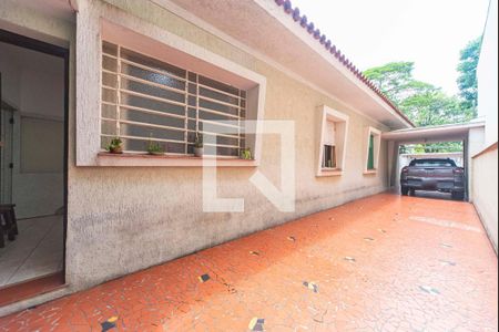 Casa à venda com 250m², 2 quartos e 5 vagas Casa à venda com 250m², 2 quartos e 5 vagasQuintal e garagem