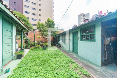 Casa à venda com 250m², 2 quartos e 5 vagas Casa à venda com 250m², 2 quartos e 5 vagasJardim Fundos
