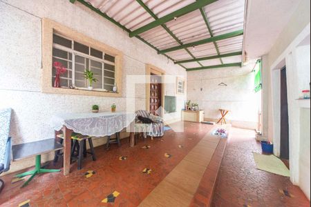 Casa à venda com 250m², 2 quartos e 5 vagas Casa à venda com 250m², 2 quartos e 5 vagasQuintal