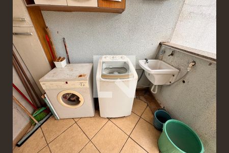 Apartamento à venda com 144m², 3 quartos e 2 vagas Apartamento à venda com 144m², 3 quartos e 2 vagasLavanderia