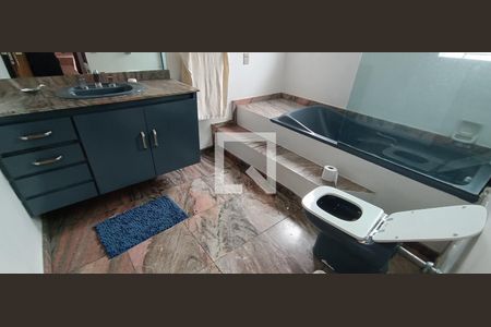 Casa à venda com 950m², 4 quartos e 6 vagasBanheiro da Suíte 2