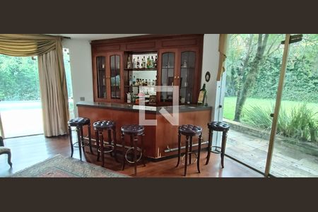 Casa à venda com 950m², 4 quartos e 6 vagasSala