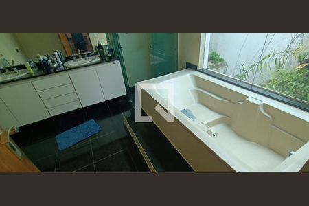 Casa à venda com 950m², 4 quartos e 6 vagasBanheiro da Suíte 1