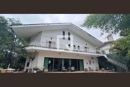 Casa à venda com 950m², 4 quartos e 6 vagasFachada