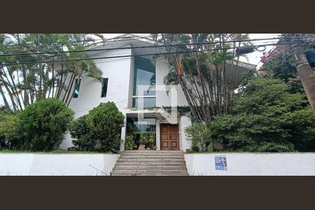 Casa à venda com 950m², 4 quartos e 6 vagasFachada