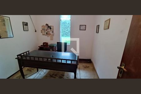 Casa à venda com 950m², 4 quartos e 6 vagasEscritório