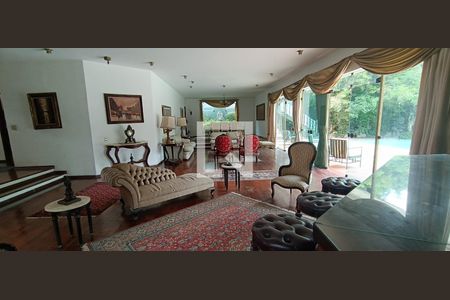 Casa à venda com 950m², 4 quartos e 6 vagasSala