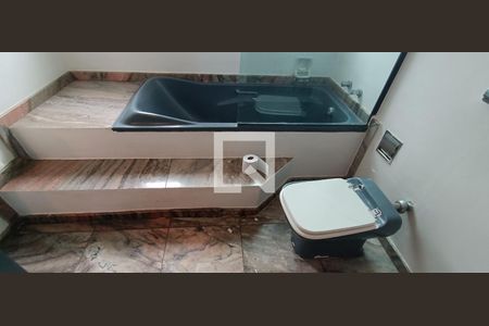 Casa à venda com 950m², 4 quartos e 6 vagasBanheiro da Suíte 2