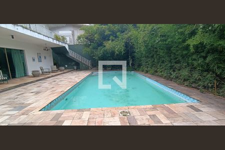 Casa à venda com 950m², 4 quartos e 6 vagasPiscina