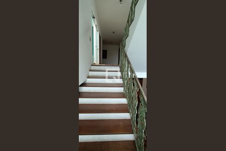 Casa à venda com 950m², 4 quartos e 6 vagasEscada