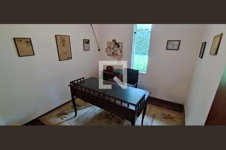 Casa à venda com 950m², 4 quartos e 6 vagasEscritório