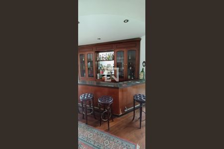 Casa à venda com 950m², 4 quartos e 6 vagasSala