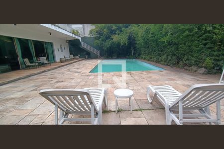 Casa à venda com 950m², 4 quartos e 6 vagasPiscina