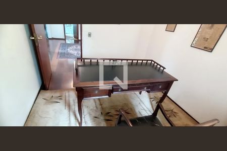 Casa à venda com 950m², 4 quartos e 6 vagasEscritório